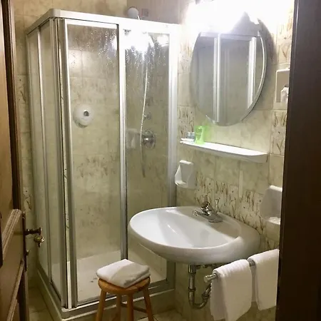 Waldrast Hotel *